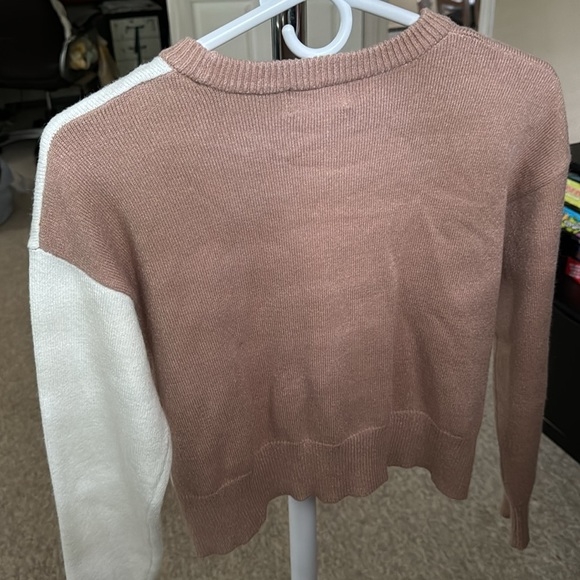 Cream and white comfy sweater - Picture 3 of 3